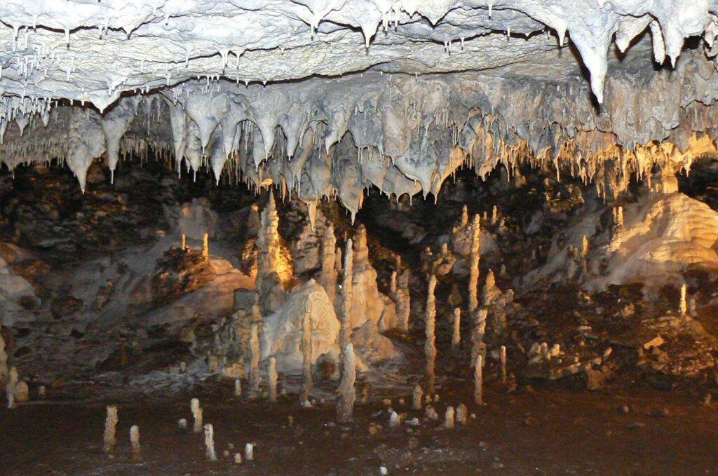 Cueva"Snezhanka"