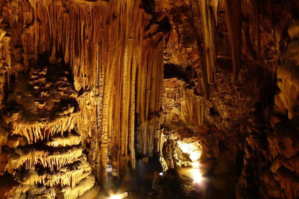 Cueva "Saeva dupka"